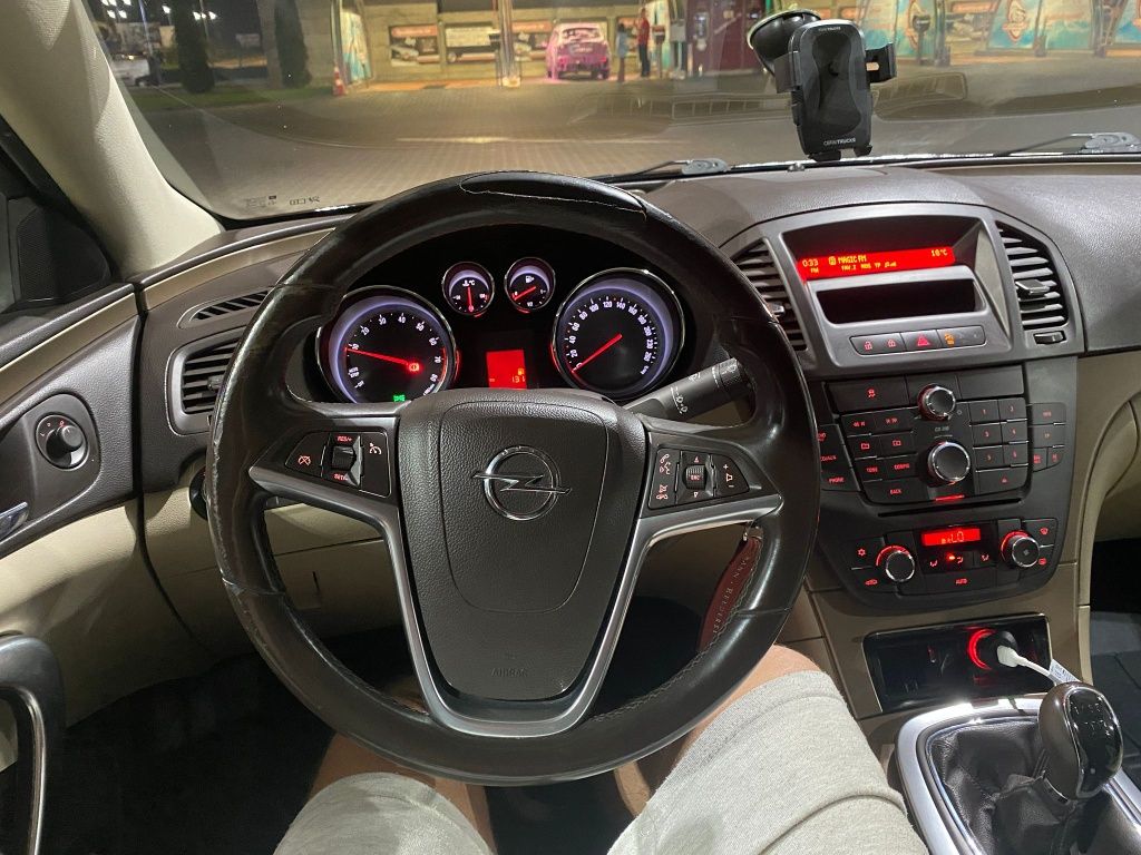 Vând Opel insignia pret bun negociabil