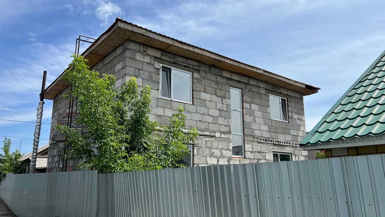 Продам ДОМ (два этажа) на разбор.