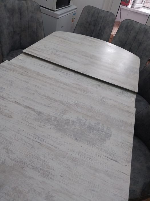 Кухонный стол и стуля