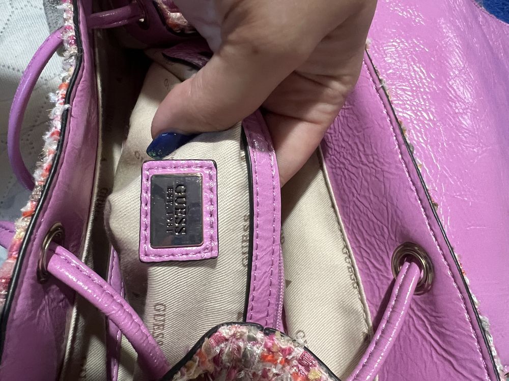 Раница Guess с шарена текстура