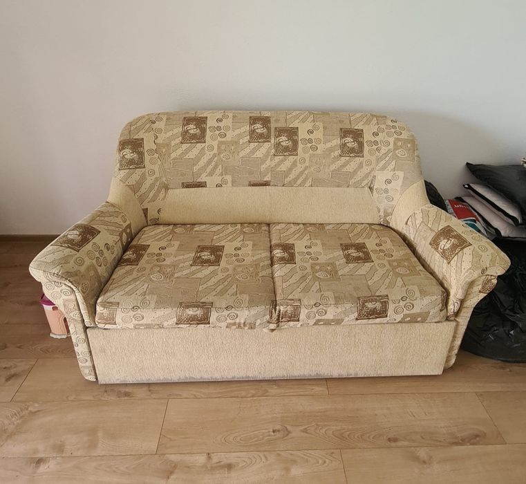 Vand canapea in stare buna!