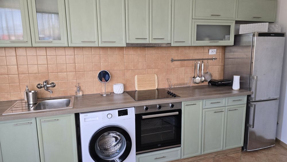 Отдава 2-стаен Гръцка махала