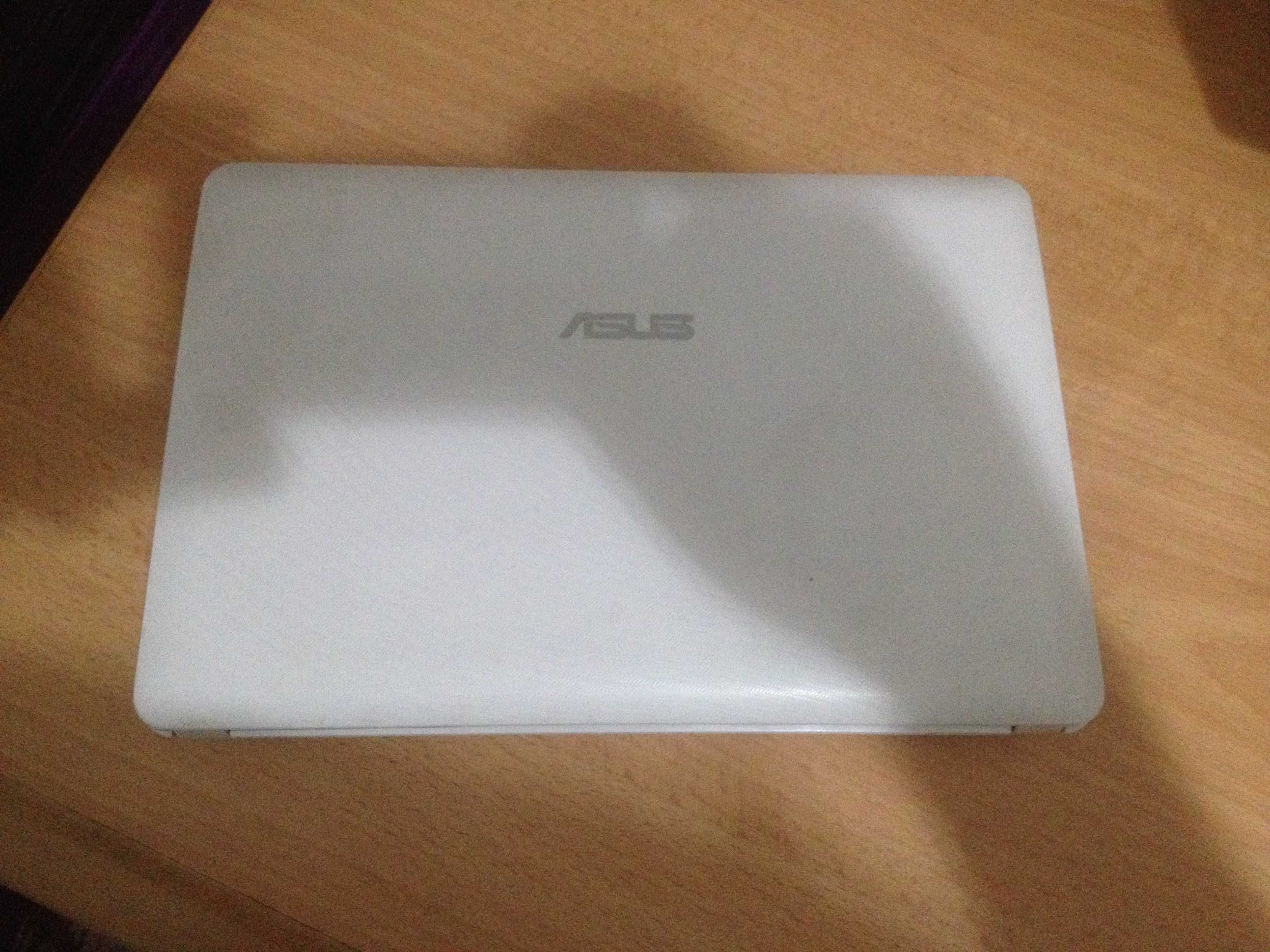 Нетбук Asus Eee PC