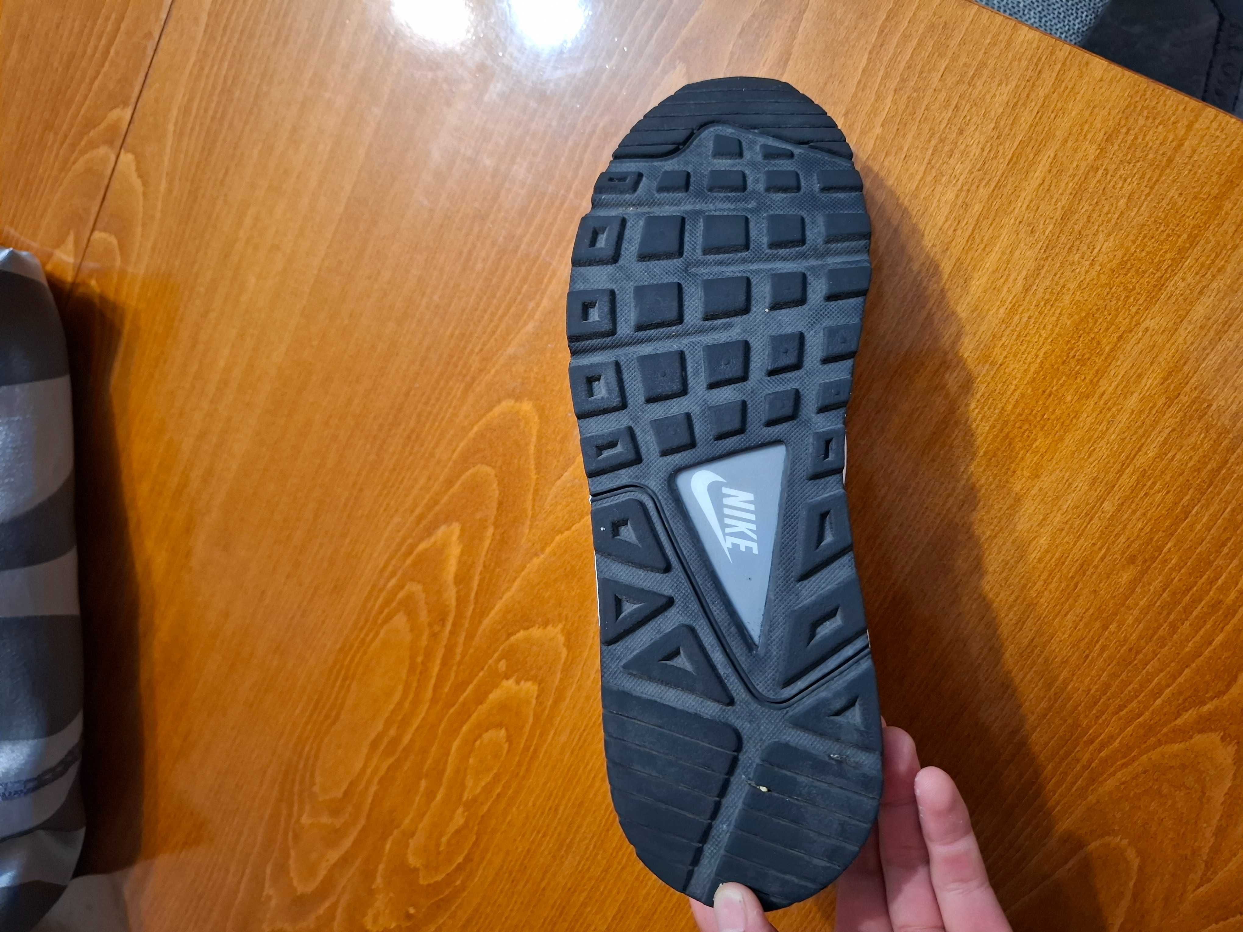 Маратонки Nike Air max command