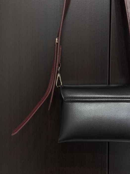 Черна чанта от Zara