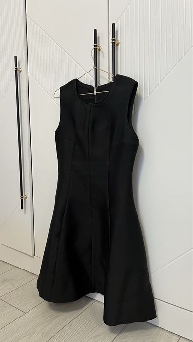 Продаю чёрное платье