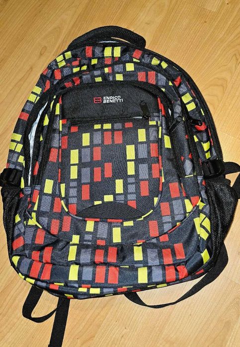 Două rucsacuri. Unul bun, celălalt mai bun...