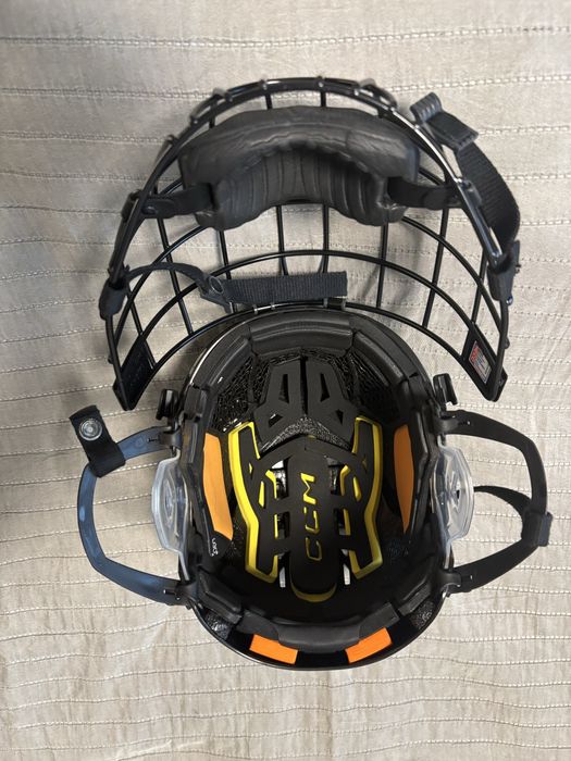 CCM 720 хокейна каска - senior size S