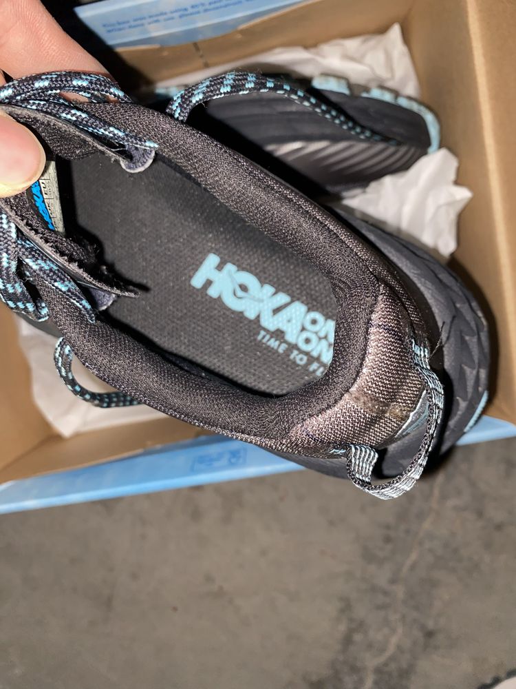 Беговые кроссовки hoka