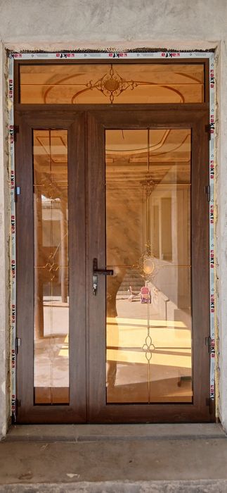 Akfa eshik va romlarini zakazga yasab urnatib beramiz.