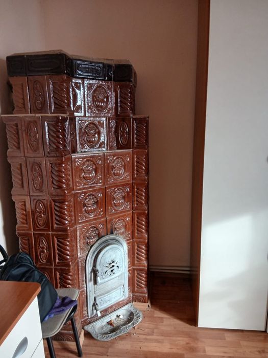 Vând sobă de teracoto