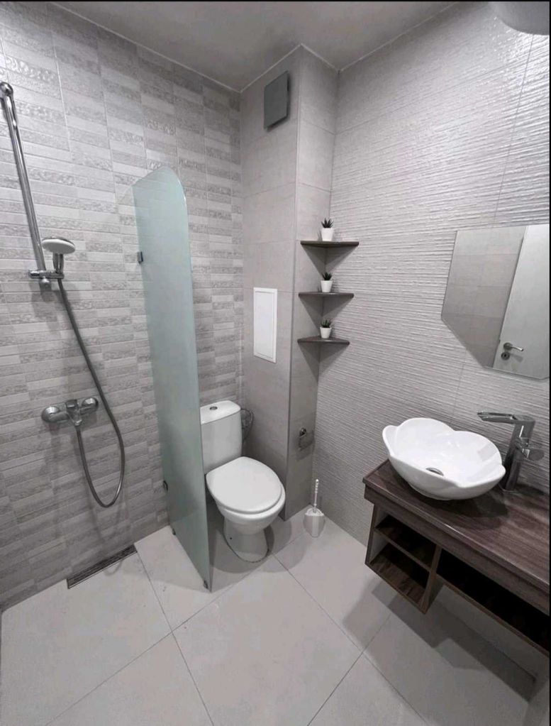 Продава се Тристаен апартамент в Велико Търново, Център - 70 кв.м за 1922 €/кв.м - Снимка #3