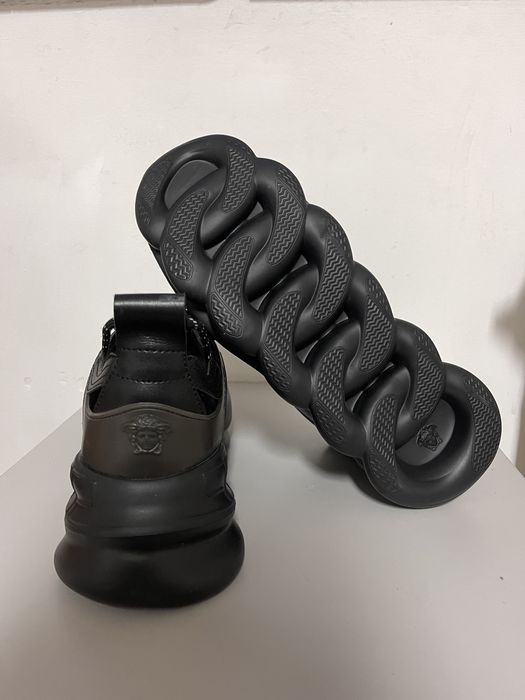 Versace chain reaction