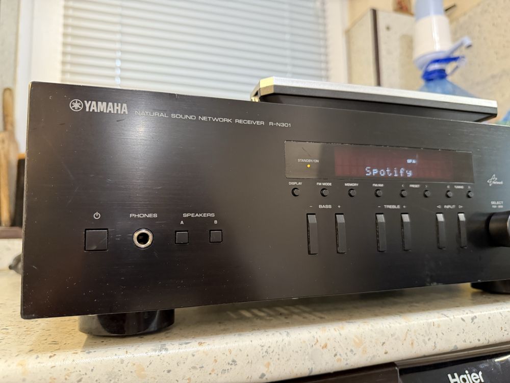 Yamaha R-N301 меежов ресивър