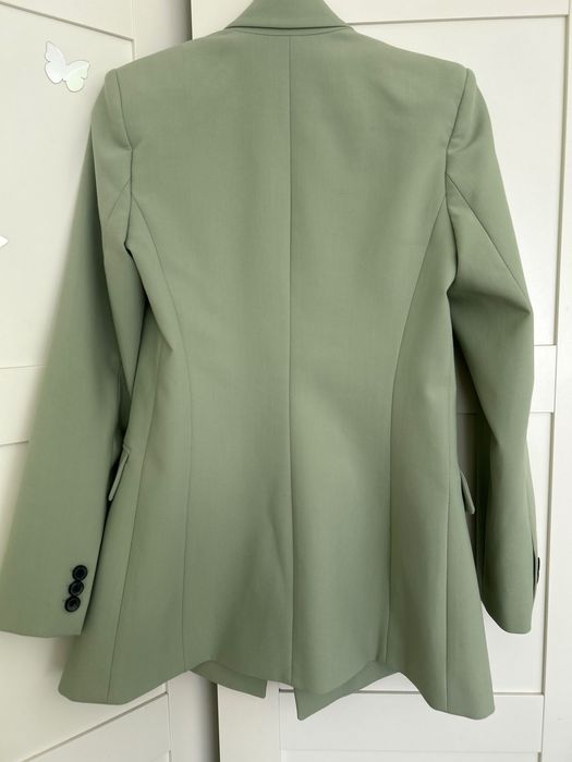 Блейзър в бледо зелено