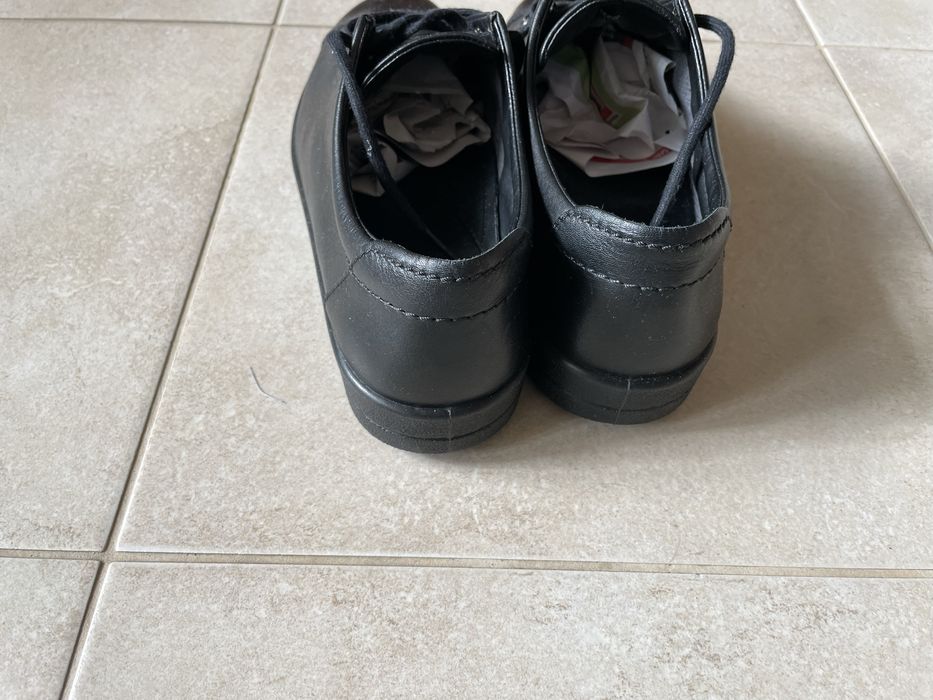 Продавам обувки Ecco кожени