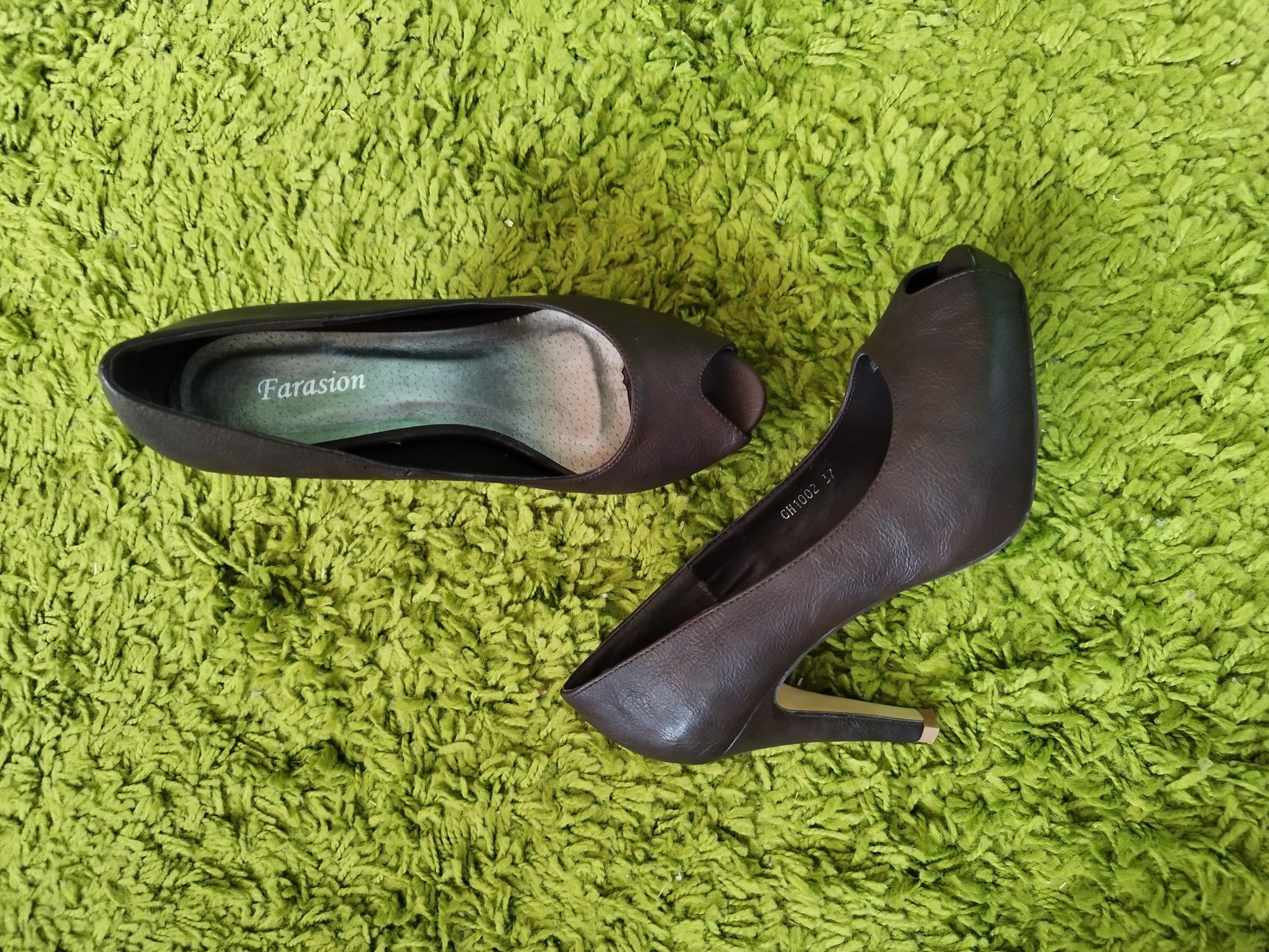 Стилен модел тъмно кафяви дамски обувки на ток 36.37 номер