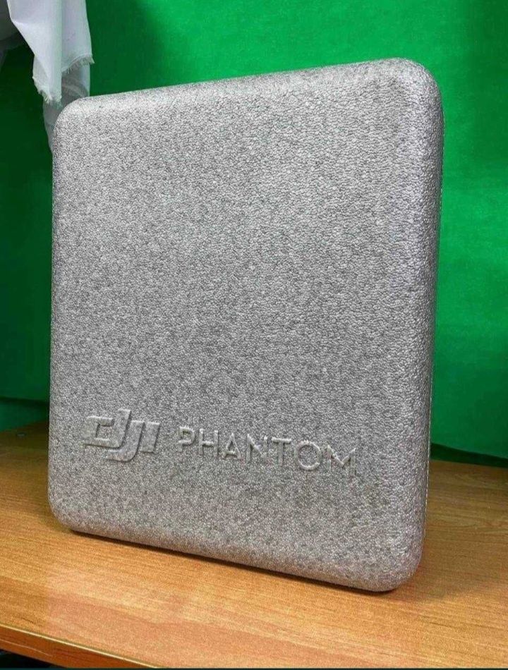 Продам квадрокоптер DJI phantom 4