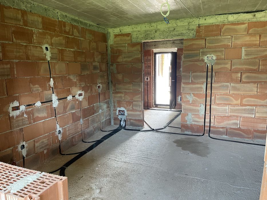 Electrician execut lucrari la preturi avantajoase