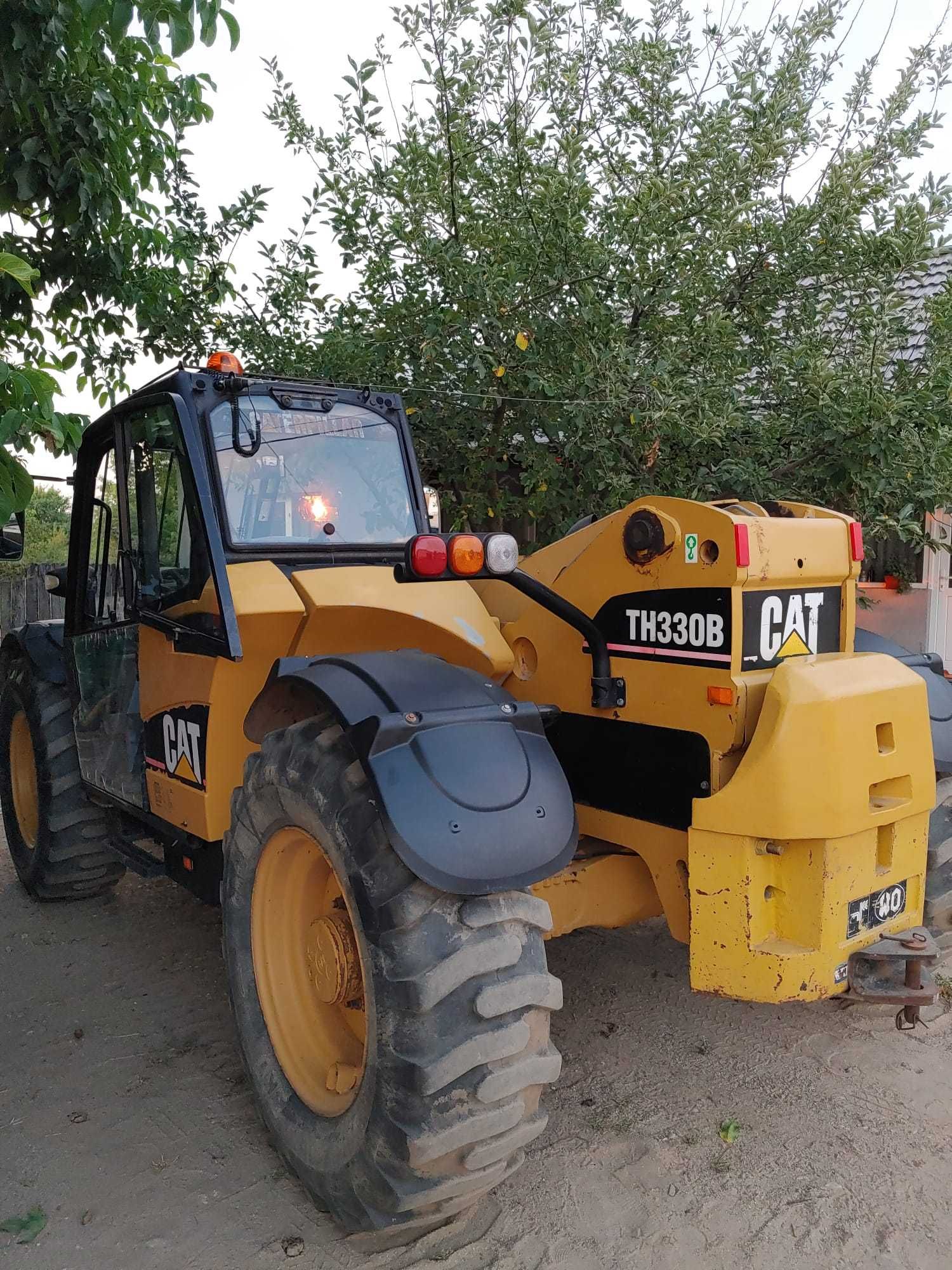 Incarcator telescopic caterpillar TH330B