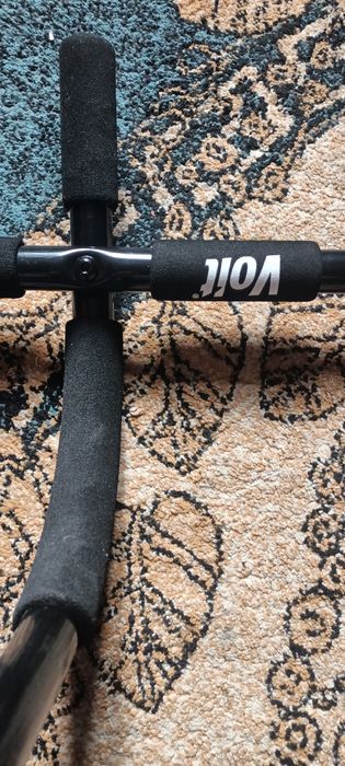 Bara de tractiuni pentru tocul usii