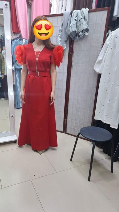 Красный платье розочки