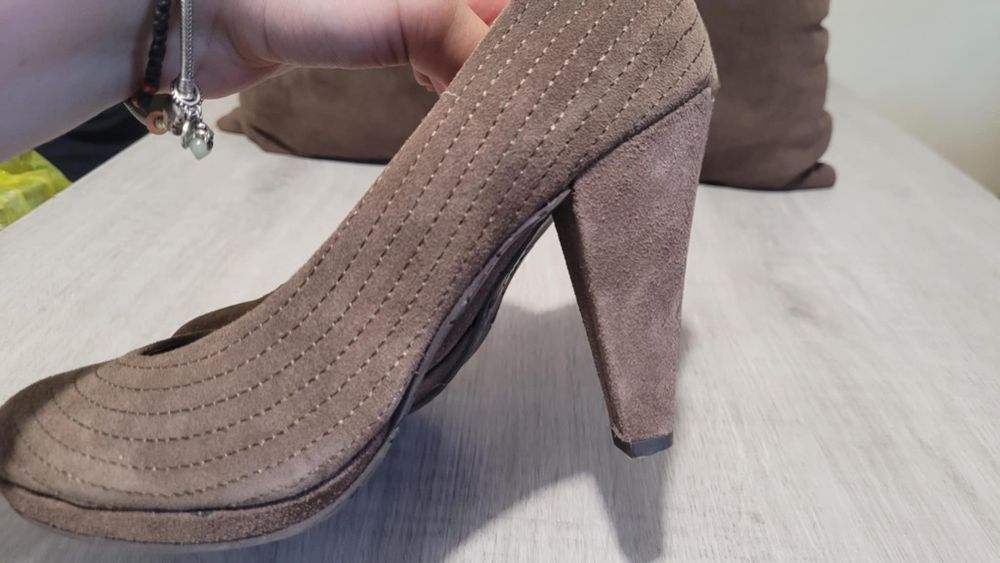 Обувки на ток кафяв велур