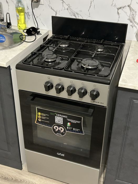 Продам новую газовую плиту с духовкой.