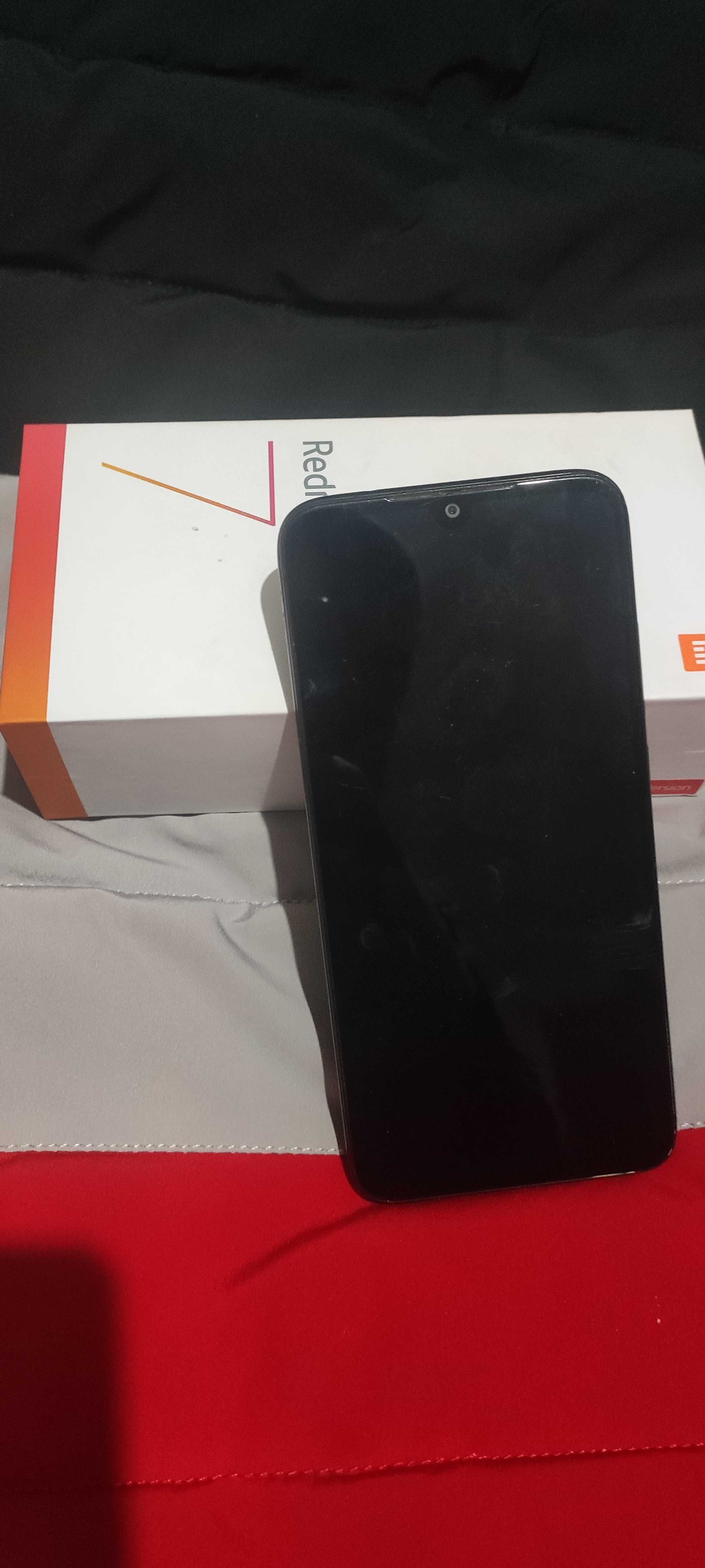 Redmi 7 sotiladi srochna 1 qol 32 pamet.3 operativka