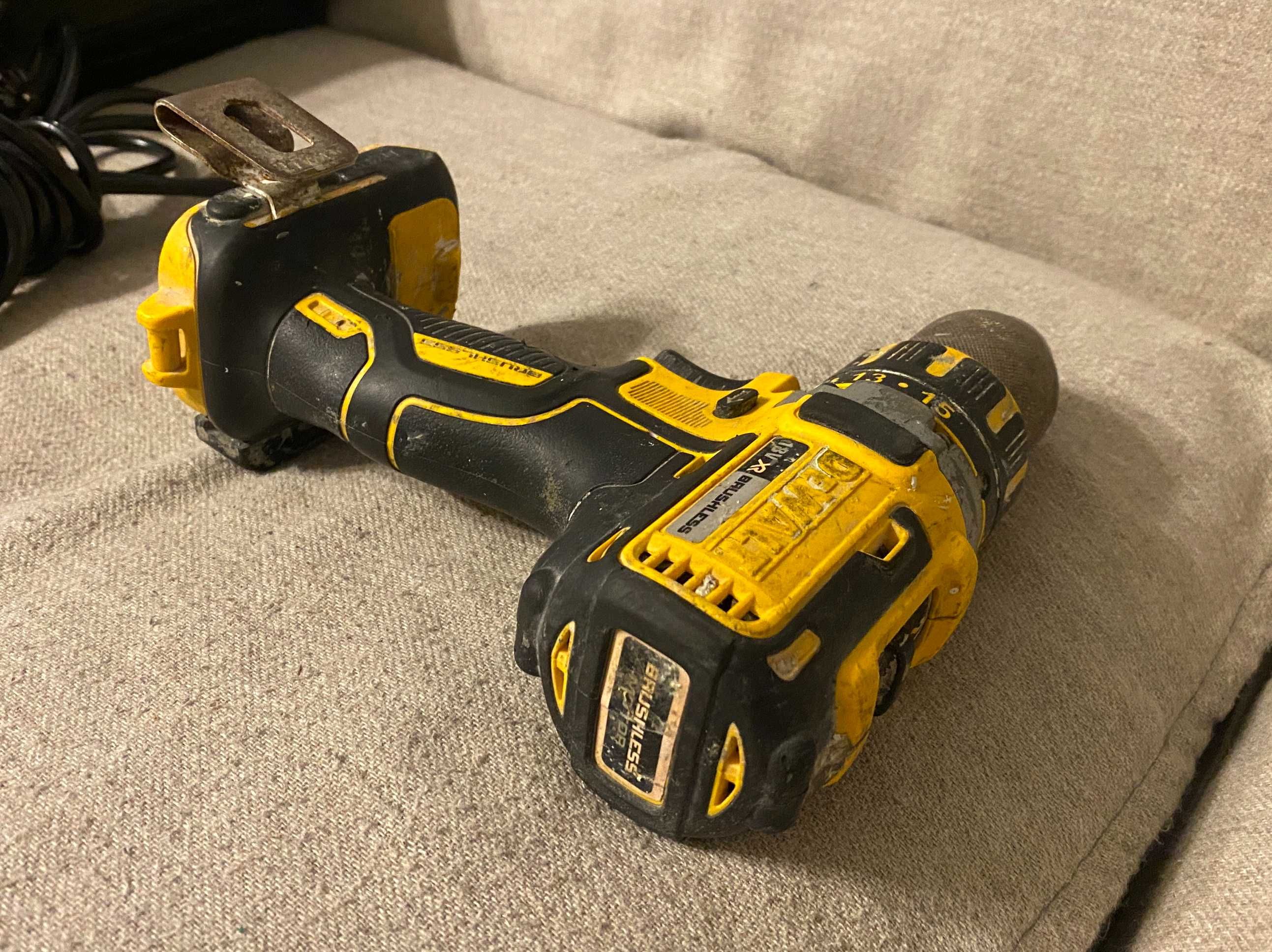 Masina gaurit si insurubat percutie Dewalt DCD790 18V brushless corp