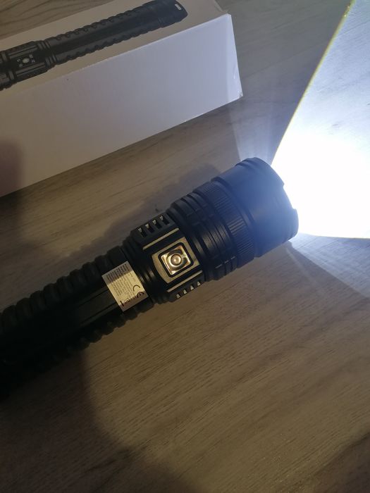 Lanterna tactica LED de mare putere, Power Bank, 900m, 5400 mAh, noua
