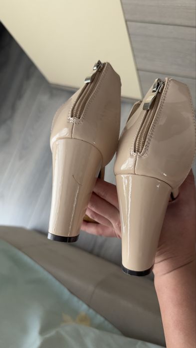 Sandale dama cu toc, elegante, crem