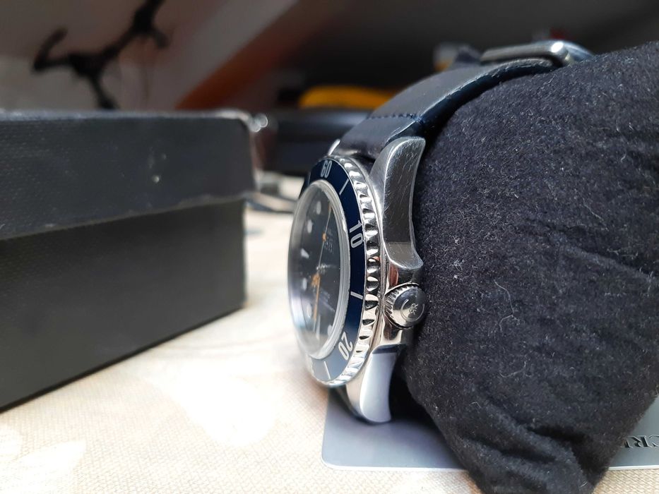 Часовник Cerruti Manarola автоматичен с датник и син цвят