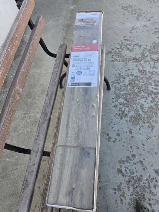 Ламинат одна упаковка 7штук.