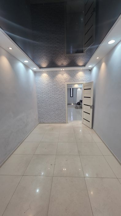 1 этаж с подвалом Евроремонт проходимость людей большая