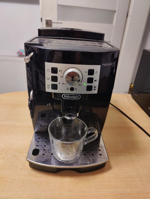 Espressor nou automat DELONGHI Magnifica S merge cu boabe de cafea