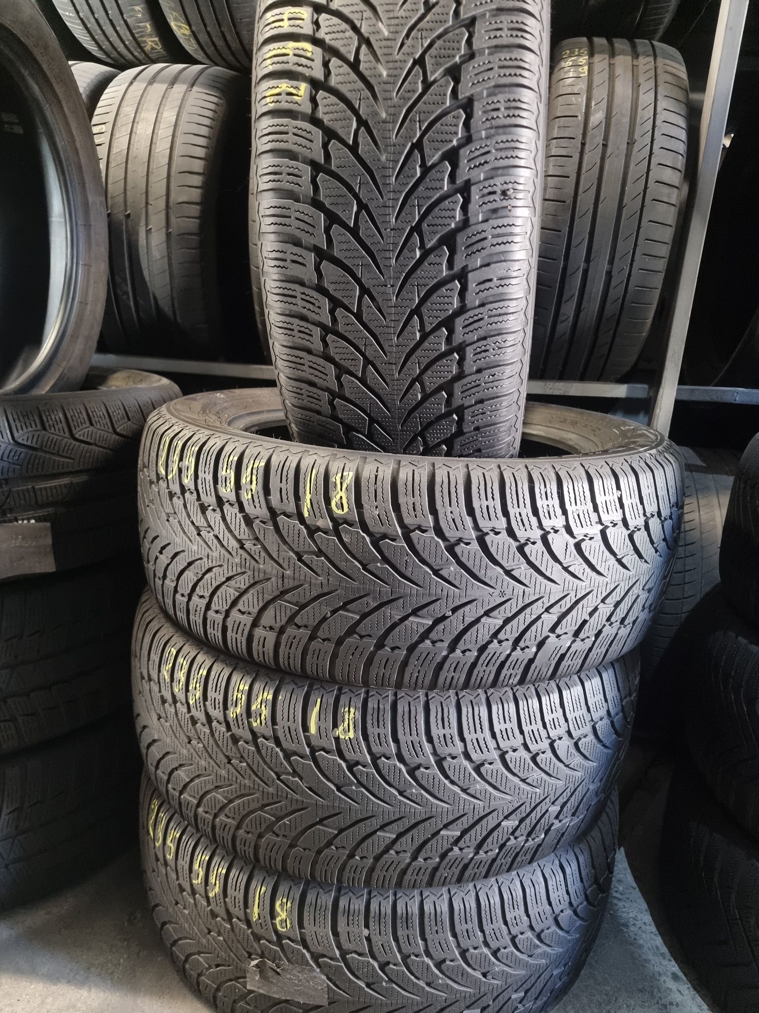 235 55 18 Nokian  iarna 6,5 mm adancime profil fabricatie 37/18