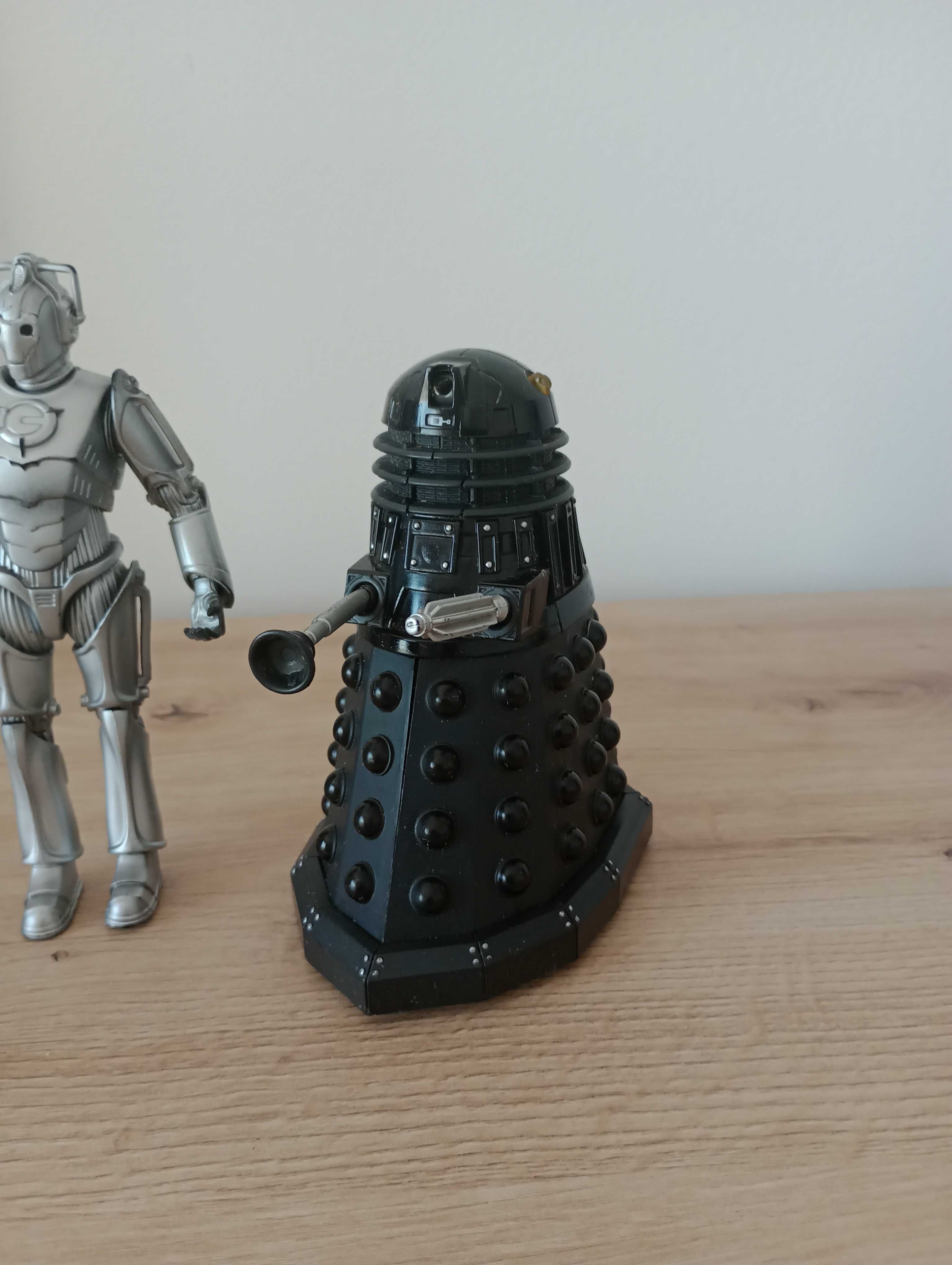 Vand lot doua figurine de la Doctor Who