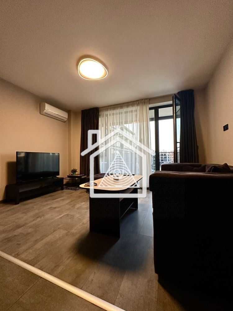 Луксозен двустаен апартамент под наем в Green Hill Residence