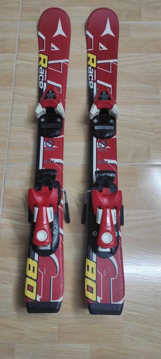 Echipament Schi 80cm - schiuri, clapari, casca + protectie spate copii