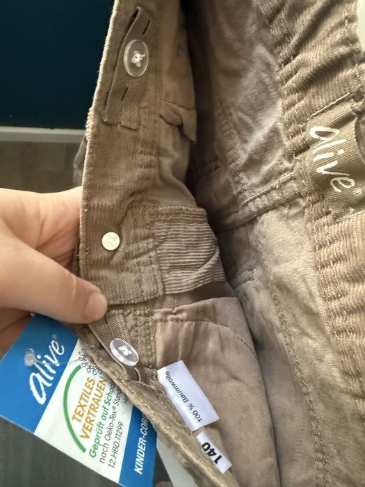 Новые вельветовые штаны на  рост 140 см примерно на 10 лет