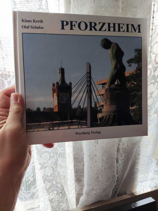 Намаление! Продавам 2 книги в много добро състояние