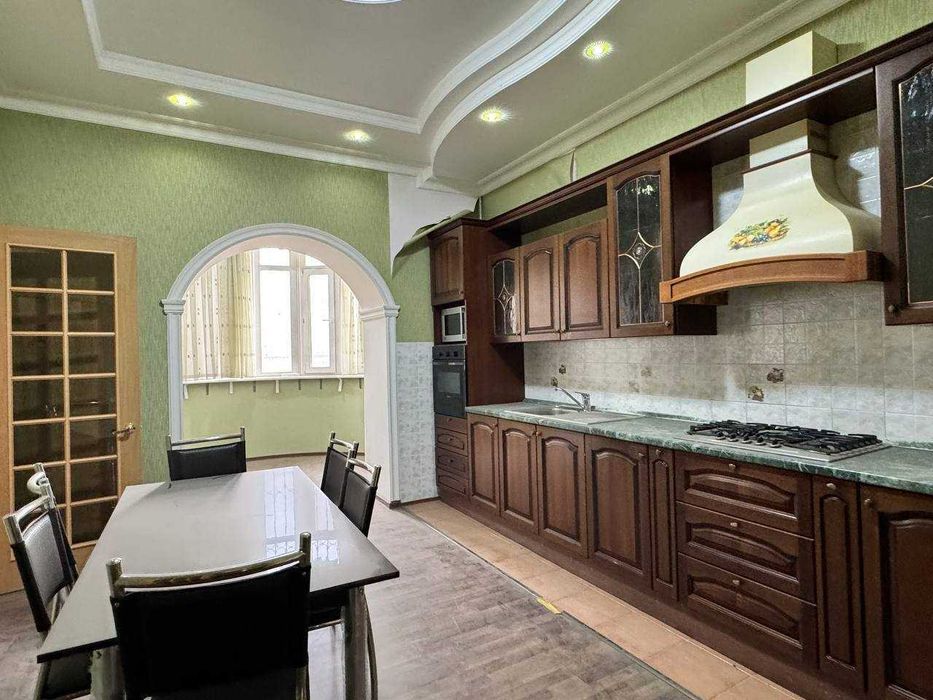 4-х комнатная в банковском доме (попугайчик) + мансарда  ID: 4034