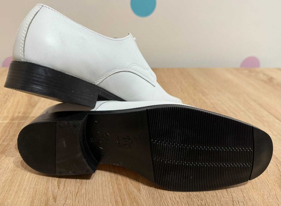 Чисто нови мъжки обувки от естествена кожа - 43 номер