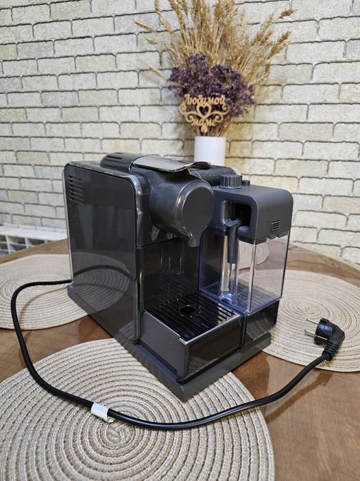Кофемашина Delonghi (капсульная)