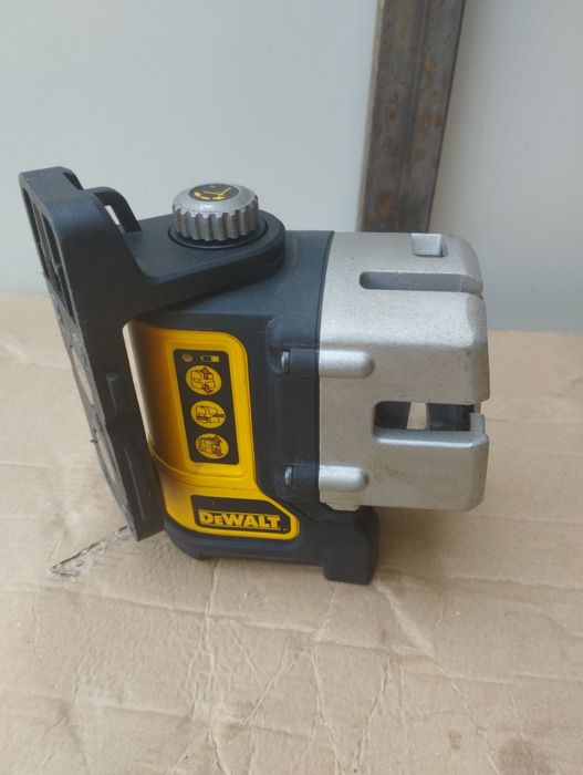 Laser dewalt lumina roșie