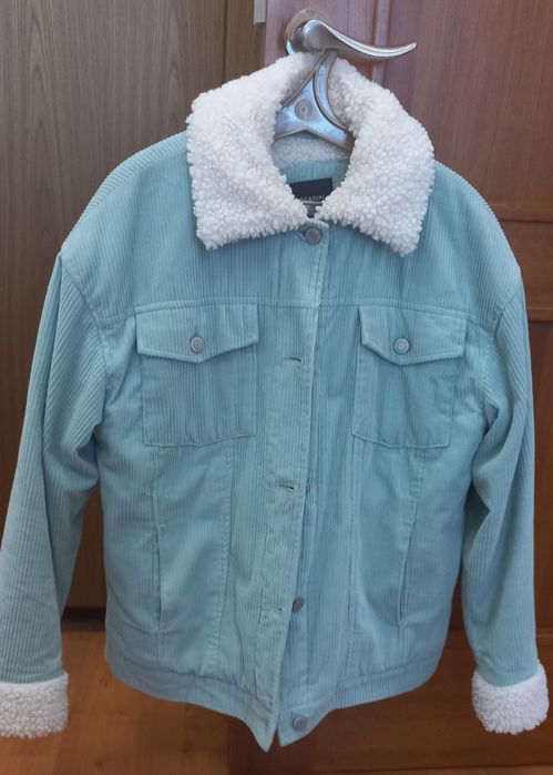 Продам дешево очень тёплую верхнюю одежду
