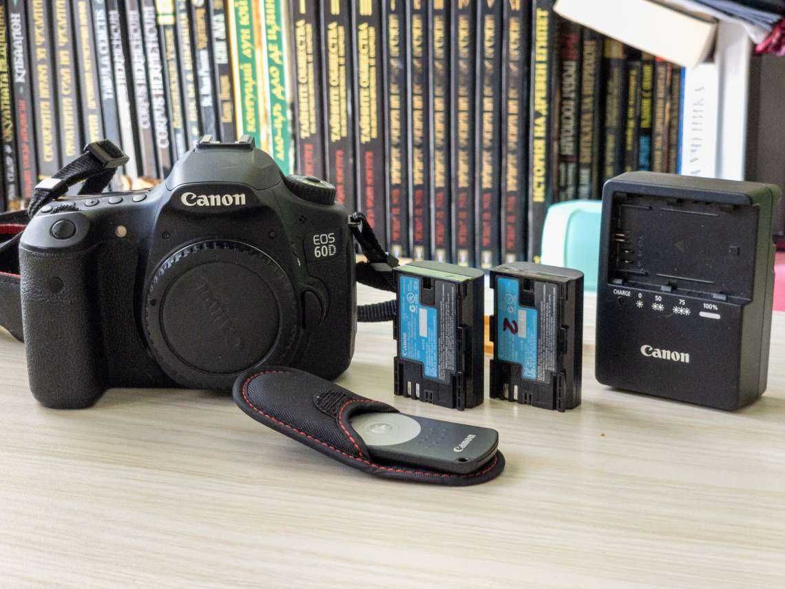 Фотоапарат Canon EOS 60D без обектив с батерии