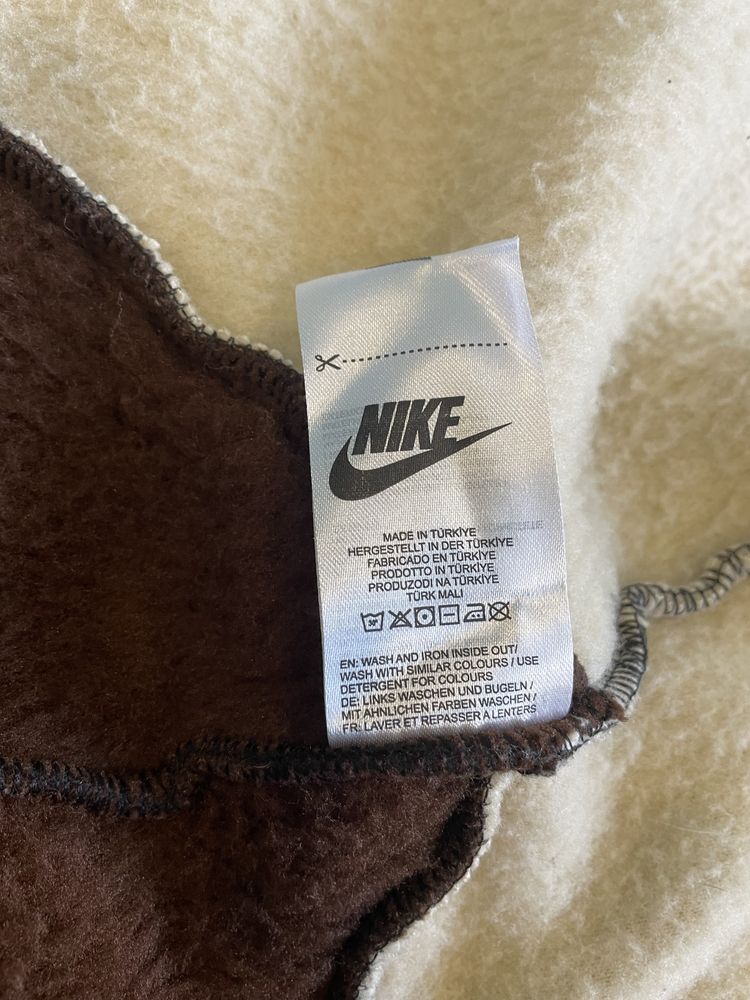 Ново горнище на Nike
