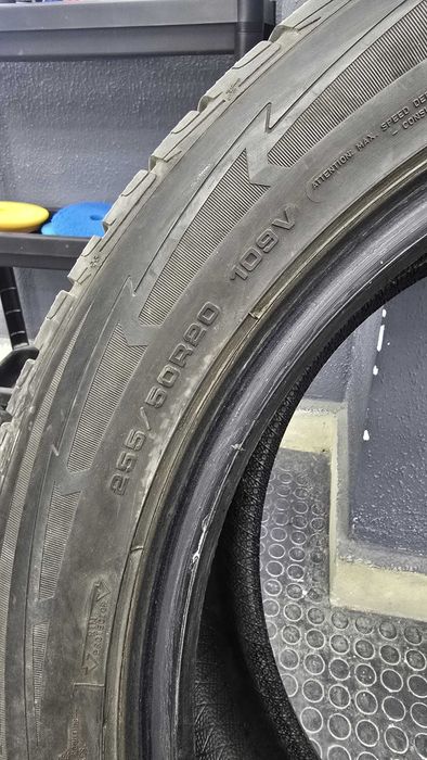 2 бр. 255/50/20 зимни Goodyear-перфектни